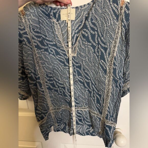 Lollys Laundry blouse size Medium in blue linen with white lace Pre-Loved - Picture 5 of 10